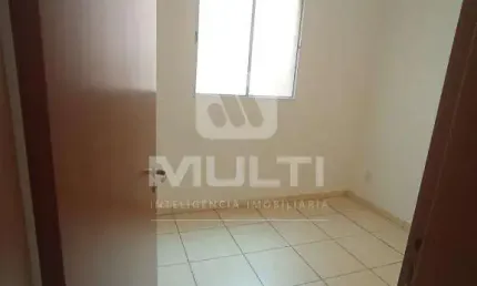 Apartamento com 2 quartos para alugar no Jardim Célia, Uberlândia  por R$ 900