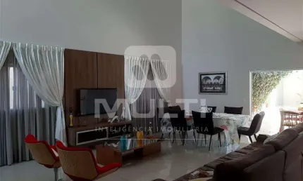 Casa com 3 quartos à venda no Jardim Karaíba, Uberlândia 