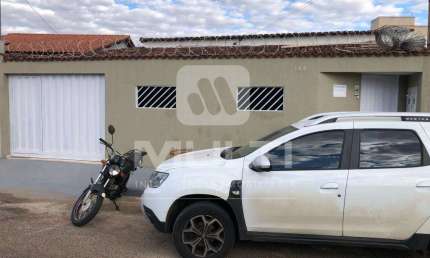 Casa com 4 quartos para alugar no Presidente Roosevelt, Uberlândia  por R$ 3.300