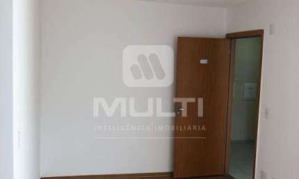 Apartamento com 2 quartos para alugar no Jardim Holanda, Uberlândia  por R$ 1.300