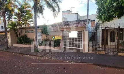 Casa com 3 quartos para alugar no Tabajaras, Uberlândia  por R$ 3.000
