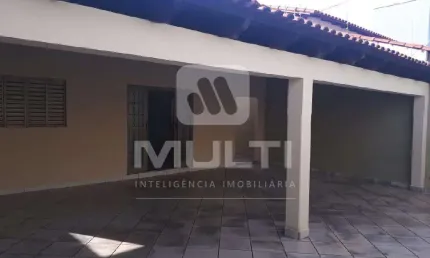 Casa com 3 quartos para alugar no Jardim América II, Uberlândia  por R$ 2.400