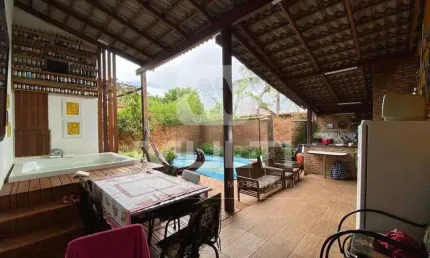 Casa com 3 quartos para alugar no Santa Mônica, Uberlândia  por R$ 4.500