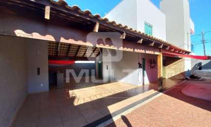 Casa com 3 quartos para alugar no Bosque dos Buritis, Uberlândia  por R$ 4.500
