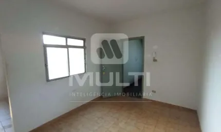 Apartamento com 3 quartos para alugar na Nossa Senhora Aparecida, Uberlândia  por R$ 837