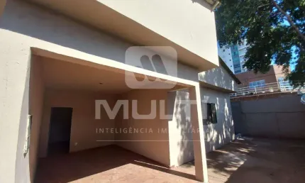 Casa com 4 quartos para alugar no Tubalina, Uberlândia  por R$ 1.690