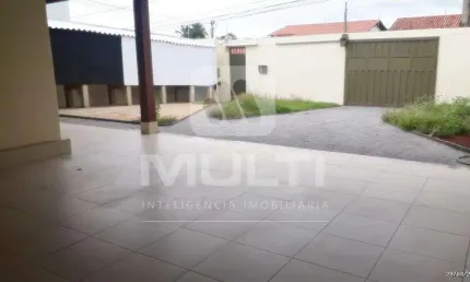 Casa com 3 quartos para alugar na Cidade Jardim, Uberlândia 