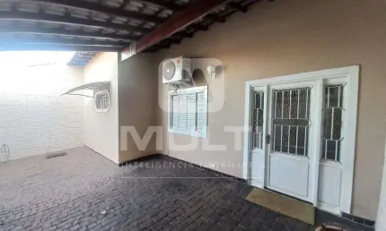 Casa com 5 quartos para alugar na Cidade Jardim, Uberlândia 
