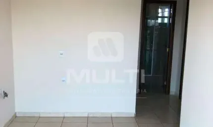 Apartamento com 2 quartos para alugar no Tubalina, Uberlândia 