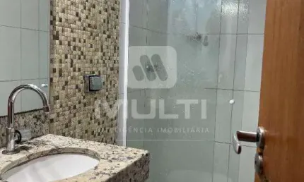 Cobertura com 3 quartos para alugar no Santa Mônica, Uberlândia 