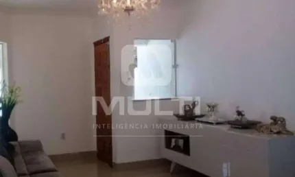 Casa com 4 quartos para alugar no Jardim Europa, Uberlândia 