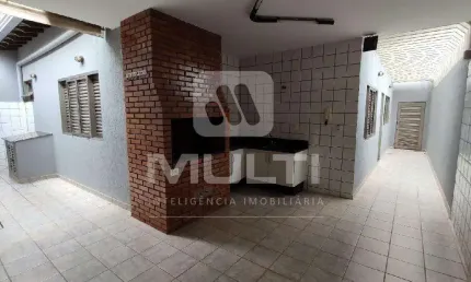 Casa com 3 quartos para alugar no Brasil, Uberlândia 