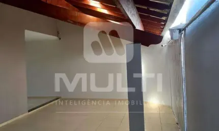 Casa com 3 quartos para alugar no Santa Mônica, Uberlândia 