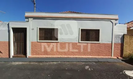 Casa com 3 quartos para alugar no Centro, Uberlândia 