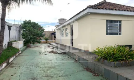 Casa com 3 quartos à venda no Presidente Roosevelt, Uberlândia 