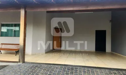 Casa com 3 quartos à venda no Jardim Holanda, Uberlândia 