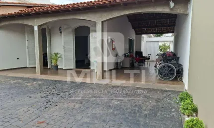 Casa com 8 quartos à venda no Daniel Fonseca, Uberlândia 