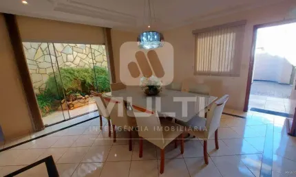 Casa com 3 quartos à venda no Santa Mônica, Uberlândia 