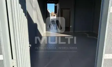 Casa com 3 quartos à venda no Jardim Holanda, Uberlândia 