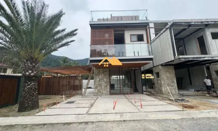 Casa de luxo em condomínio à venda em Maresias, São Sebastião-SP: 4 quartos, 4 suítes, 3 salas, 4 banheiros, 2 vagas de garagem, 161m².