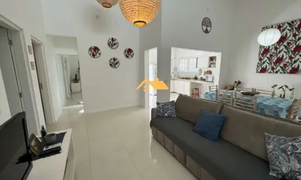 Casa terrea à Venda em Camburi, São Sebastião-SP: 2 quartos, 2 salas, 2 banheiros, 2 vagas de garagem!