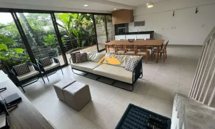 Frente ao mar- Casa em Condomínio para Locação em Camburi, São Sebastião-SP: 4 Quartos, 4 Suítes, 2 Salas, 4 Banheiros.