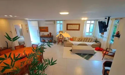 Venda de Casa em Condomínio em Camburi, São Sebastião-SP: 5 Quartos, 3 Suítes, 2 Salas e 200m² de Área