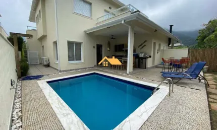 Casa de luxo em condomínio exclusivo em Maresias, São Sebastião-SP: 4 quartos, 4 suítes, 2 salas, 4 banheiros, 3 vagas, 240m².