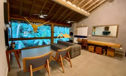 Casa no condomínio Mata azul à Venda em Maresias, São Sebastião-SP: 3 Quartos, 1 Suíte, 2 Salas, 2 Banheiros, 2 Vagas, 110m².