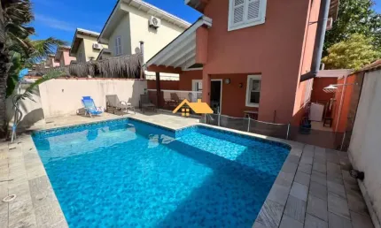RESIDENCIAL MANACA- Casa em Condomínio em Camburi, São Sebastião-SP: 3 Quartos, 3 Suítes, 2 Salas, 3 Banheiros, 2 Vagas, 107m² de Área.