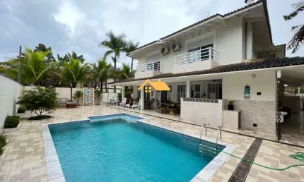 Venda de Casa em Condomínio  com 5 Quartos na praia da Baleia, São Sebastião-SP: 5 suítes, 3 salas, 6 banheiros, 2 vagas, 278m².