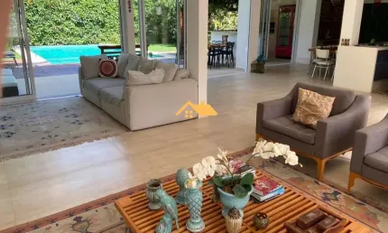 Imperdível, casa pé na areia em condomínio em Maresias, São Sebastião-SP: 4 quartos, 4 suítes, 3 salas, 4 banheiros, 3 vagas, 400m²!
