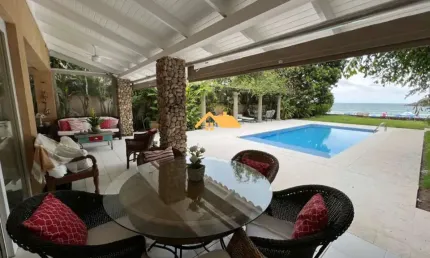 CASA  FRENTE AO MAR NA PRAIA DE JUQUEHY- SAO SEBASTIAO, SP.