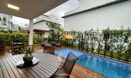Imóvel de luxo em condomínio na Praia de Maresias, São Sebastião-SP: 4 quartos, 4 suítes, 2 salas, 4 banheiros, 2 vagas - 230,00m².