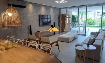 FRENTE AO MAR- Sobrado em Condomínio à Venda em Maresias - São Sebastião-SP: 4 Quartos, 2 Suítes, 2 Salas, 4 Banheiros, 3 Vagas, 220 m².