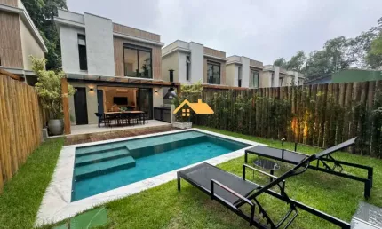Casa de alto padrão em condomínio de luxo em juquehy, são sebastião-sp: 4 quartos, 4 suítes, 3 salas, 4 banheiros, 2 vagas de garagem, 220m². venda ou locação!