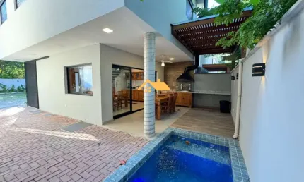 Casa de Alto Padrão em Condomínio de Maresias, São Sebastião-SP: 3 Quartos, 3 Suítes, 2 Salas, 3 Banheiros, 2 Vagas, 120m².