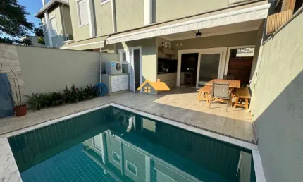 Casa em condomínio à venda em Juquehy, São Sebastião-SP: 4 quartos, 4 suítes, 2 salas, 4 banheiros, 2 vagas, 230m².