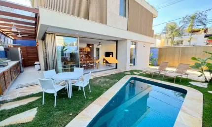 Casa de luxo em condomínio em Juquehy, São Sebastião-SP: 5 quartos, 5 suítes, 2 salas, 5 banheiros, 2 vagas, 381m².