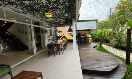 Casa de alto padrão em condomínio na Baleia, São Sebastião-SP: 5 quartos, 5 suítes, 2 salas, 6 banheiros, 4 vagas, 240m².