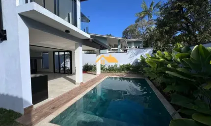 Imperdível! Casa à venda em Juquehy, São Sebastião-SP: 4 quartos, 4 suítes, 2 salas, 4 banheiros, 4 vagas, 233m². Venha conferir!