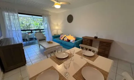 Alugue agora uma casa  em condomínio em Juquehy, São Sebastião-SP: 3 quartos, 3 suítes, 2 salas, 3 banheiros, 2 vagas de garagem, 95m².