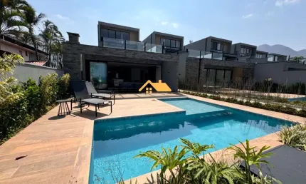 Luxuosa casa em condomínio à venda em maresias, são sebastião-sp: 4 quartos, 4 suítes, 3 salas, 4 banheiros, 2 vagas - 300m².