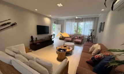 Casa de luxo em condomínio à venda em juquehy, são sebastião-sp: 5 quartos, 5 suítes, 3 salas e 240m² de área.