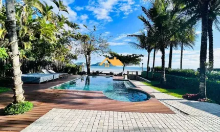 Casa de alto padrão em condomínio: 4 quartos, 4 suítes, 2 salas, 4 banheiros, 2 vagas na Juquehy, São Sebastião-SP - 200m².