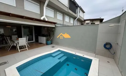 Casa de alto padrão em condomínio exclusivo de Juquehy, São Sebastião-SP: 4 quartos, 2 suítes, 2 salas, 3 banheiros, 2 vagas, 185m².
