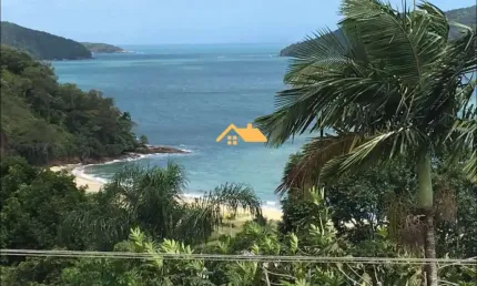 Casa de luxo em condomínio à venda em Caraguatatuba-SP, 6 quartos, 4 suítes, 3 salas e 563m² de área!