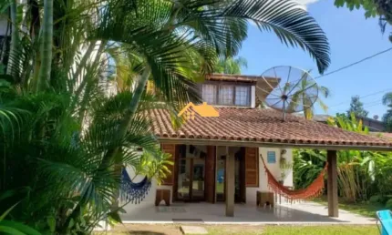 Casa à venda em São Sebastião-SP, Barra do Una: 2 quartos, 2 salas, 2 banheiros, 2 vagas de garagem, 160m². Confira!
