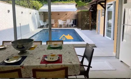 Casa com piscina em condominio, São Sebastião-SP: 4 Quartos, 4 Suítes, 2 Salas, 4 Banheiros, 3 Vagas, 180m².