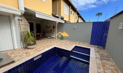 Casa em Condomínio em Juquehy, São Sebastião-SP: 3 Quartos, 3 Suítes, 2 Salas, 3 Banheiros, 2 Vagas - 140m².
